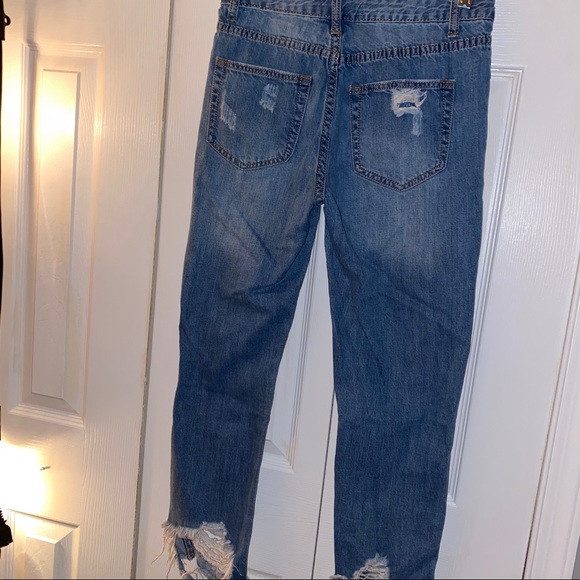 Distressed boyfriend jeans - Picture 2 of 3